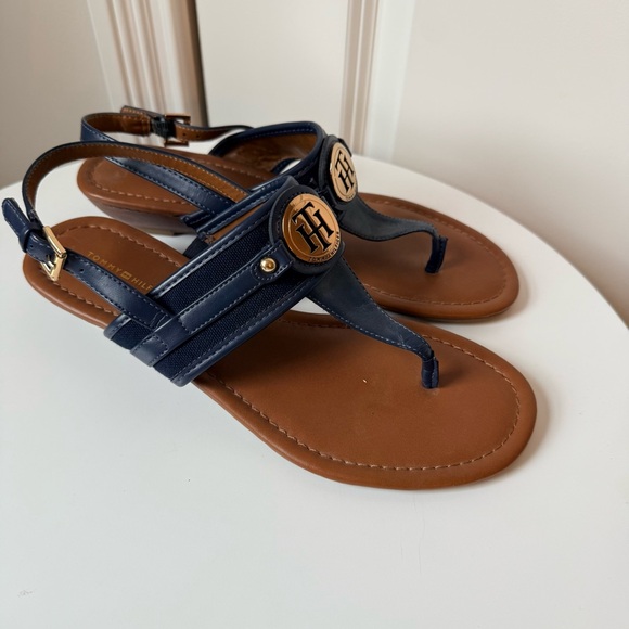 Tommy Hilfiger Navy and Brown Sandals with gold detailings, adjustable strap - Picture 4 of 9